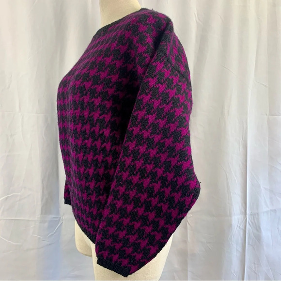 Vtg GAP 100% Wool Black and Purple Houndstooth Sweater - Picture 4 of 8